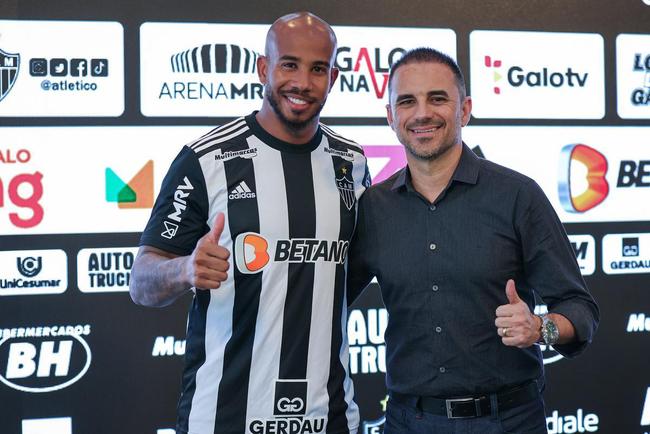 Veja fotos da apresentação de Patrick no Atlético