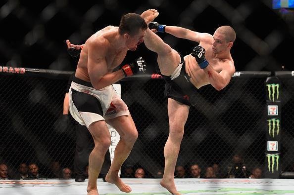 Alex Morono venceu Kyle Noke por decisão dividida