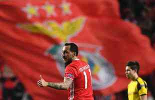 Grego Konstantinos Mitroglou marcou o gol da vitria do Benfica sobre o Borussia em Lisboa
