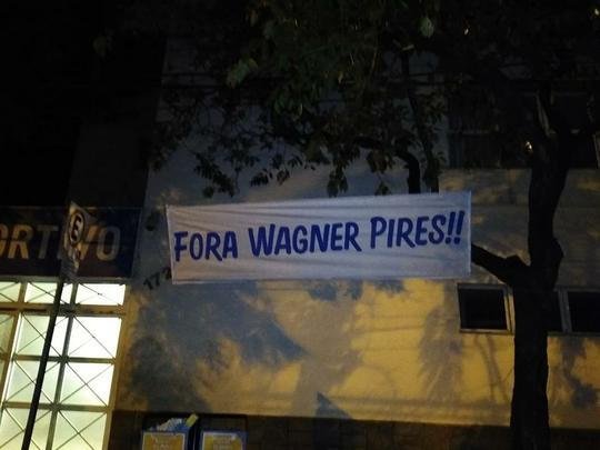 Presidente Wagner Pires de Sá, o vice de futebol Itair Machado e o diretor-geral Sérgio Nonato foram os alvos dos protestos em frente à sede do Cruzeiro