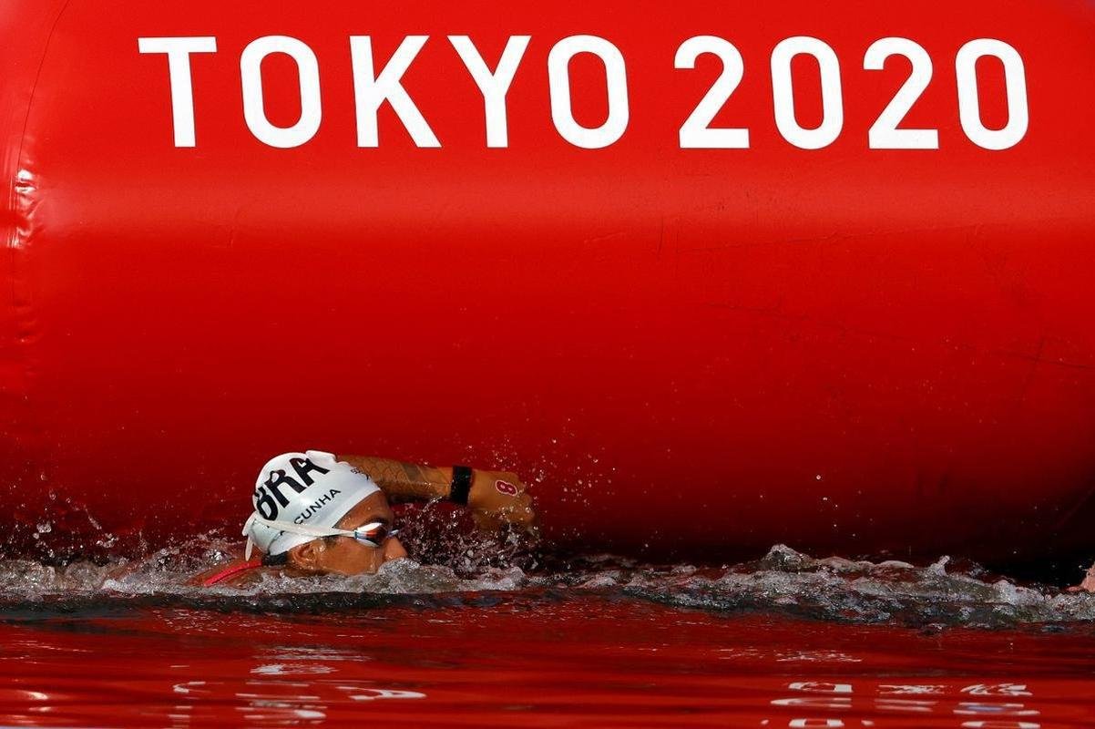 Ana Marcela Cunha fatura o ouro na prova de 10km da maratona aqutica em Tquio 