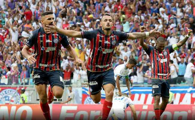 Copete comemora o gol da vitria do Bahia na Fonte Nova: vice-lder 