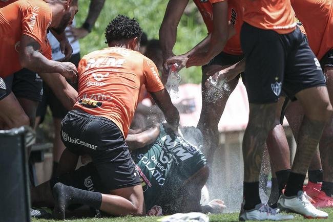 Atl�tico segue prepara��o para o cl�ssico; veja fotos