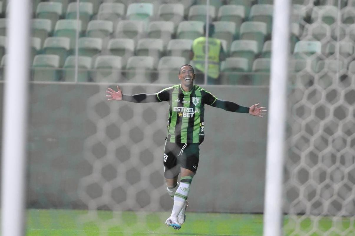 Fotos de Amrica x Pearol pela Sul-Americana, no Independncia