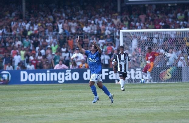 GUILHERME: marcou seu primeiro gol em clssicos quando tinha 18 anos, no segundo jogo da final do Mineiro de 2007. O Cruzeiro ganhou por 2 a 0, mas o Atltico foi campeo por ter ganhado na ida por 4 a 0. Posteriormente, o atacante contabilizou mais cinco tentos diante do alvinegro.