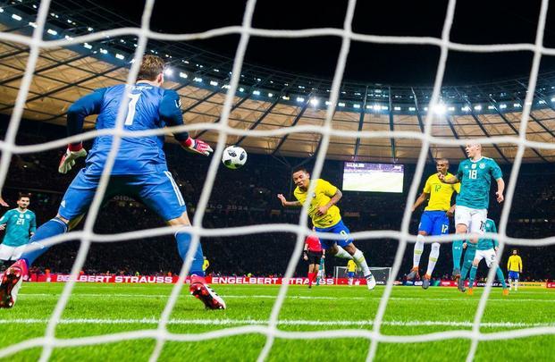 Gabriel Jesus fez, de cabea, o nico gol da vitria brasileira sobre a Alemanha em Berlim