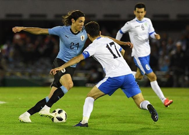 Fotos da vitria do Uruguai sobre o Uzbequisto, em Montevidu, em amistoso antes da Copa