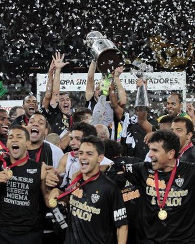 Capito Rver ergue a taa de campeo da Libertadores do Atltico