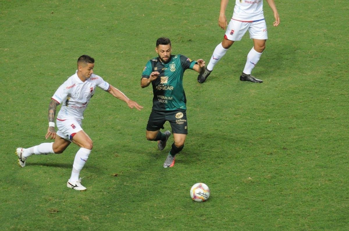 América x Paraná: veja fotos do jogo no Independência