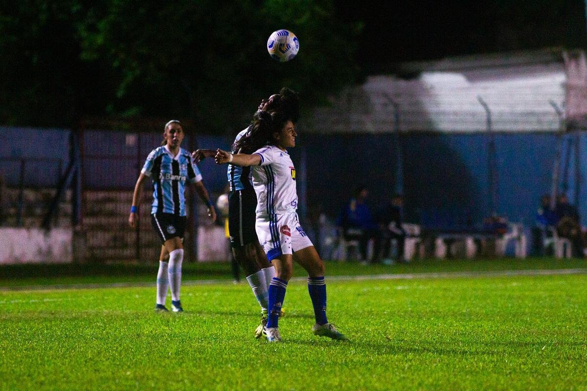 Fotos da vitria do Grmio sobre o Cruzeiro, por 2 a 1, nesta quarta-feira, no Estdio Cristo Rei, em So Leopoldo-RS, pela segunda rodada do Campeonato Brasileiro Feminino A1. Vanessinha marcou para o time mineiro, de falta. Las Estevam e Pri Back viraram para as gachas.
