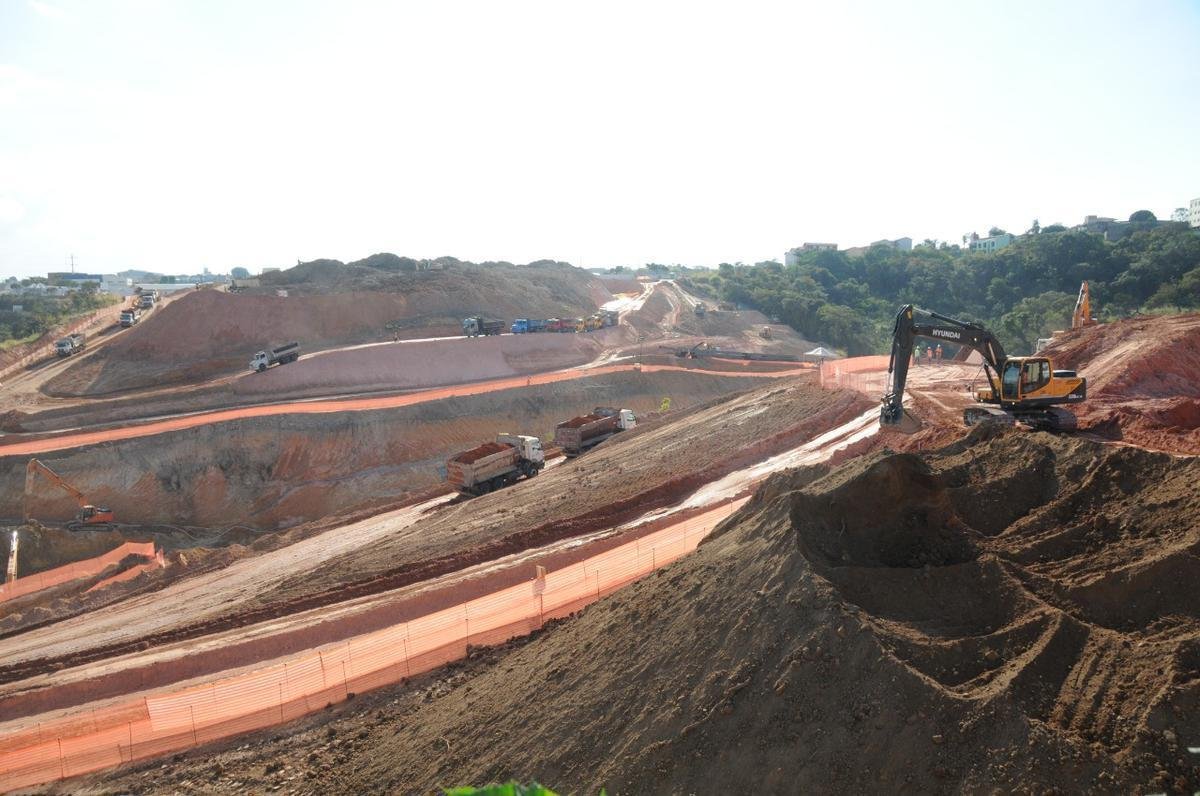 17/07/2020 - Novas fotos da obra de construo da Arena MRV, do Atltico, no bairro Califrnia, em Belo Horizonte. J se passaram 88 dias desde o incio das obras do estdio, ainda em etapa de terraplanagem