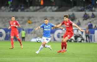 Imagens do duelo entre Cruzeiro e Internacional, no Mineiro, pela 22 rodada do Brasileiro 