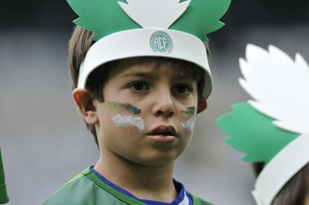 O Mineiro foi palco de homenagens s vtimas da tragdia com o avio da delegao da Chapecoense antes e durante Cruzeiro x Corinthians