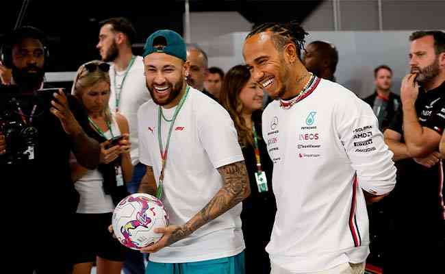 Neymar e Lewis Hamilton posaram juntos antes da corrida