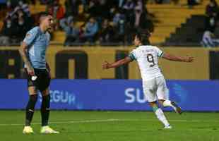 Marcelo Moreno marca dois gols em derrota da Bolvia para o Uruguai, por 4 a 2, em Montevidu, pelas Eliminatrias da Copa. Atacante do Cruzeiro tem agora oito gols e lidera artilharia do torneio