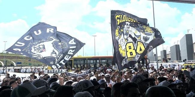 Imagens da chegada de Diego Tardelli