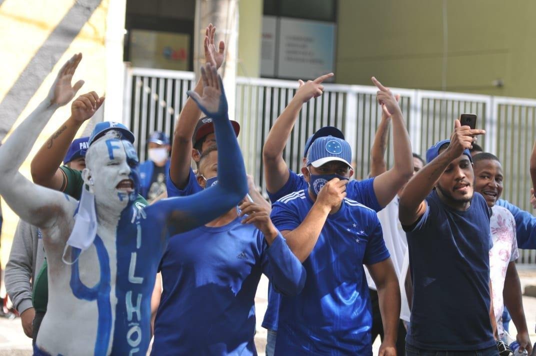 Alexandre Guzanshe/EM/DA Press