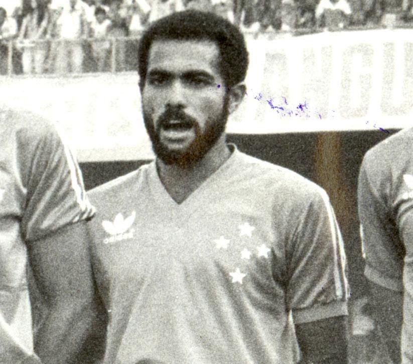 Genilson foi lateral-esquerdo do Cruzeiro de 1986 a 1988. Foi campeo mineiro de 1987.