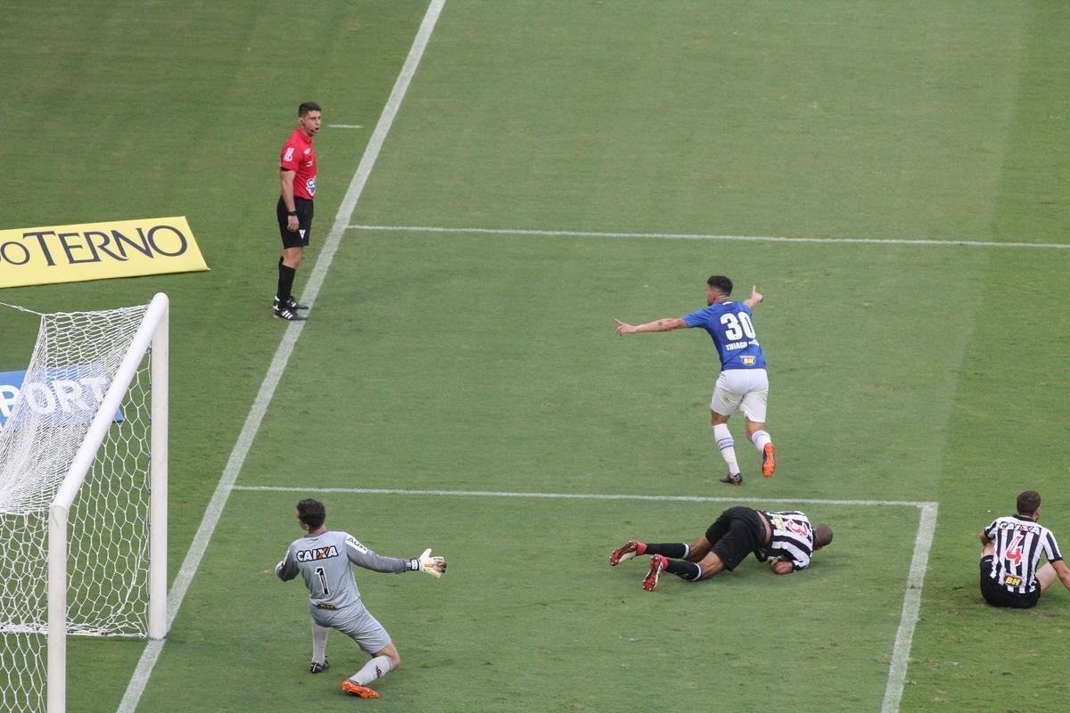 Thiago Neves marca segundo gol do Cruzeiro e garante ttulo estadual