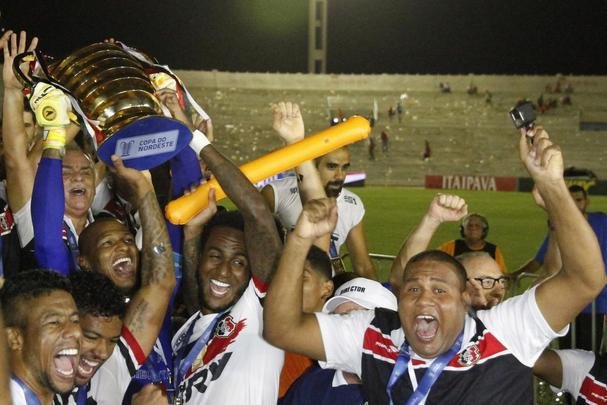 No ano seguinte, em 2016, Tiago Cardoso ajudou o Santa Cruz a conquistar o primeiro título da Copa do Nordeste na história do clube.