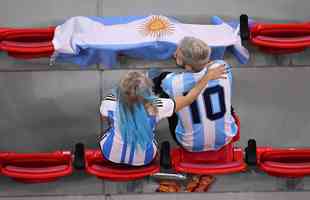 Torcedores de Argentina e Austrlia, que se enfrentaram pelas oitavas de final da Copa do Mundo