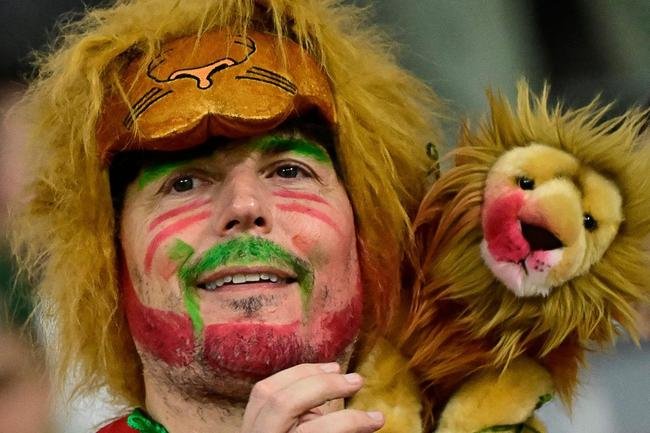 Torcedores de Marrocos e Espanha na deciso no Estdio Cidade da Educao, pelas oitavas de final da Copa do Mundo 