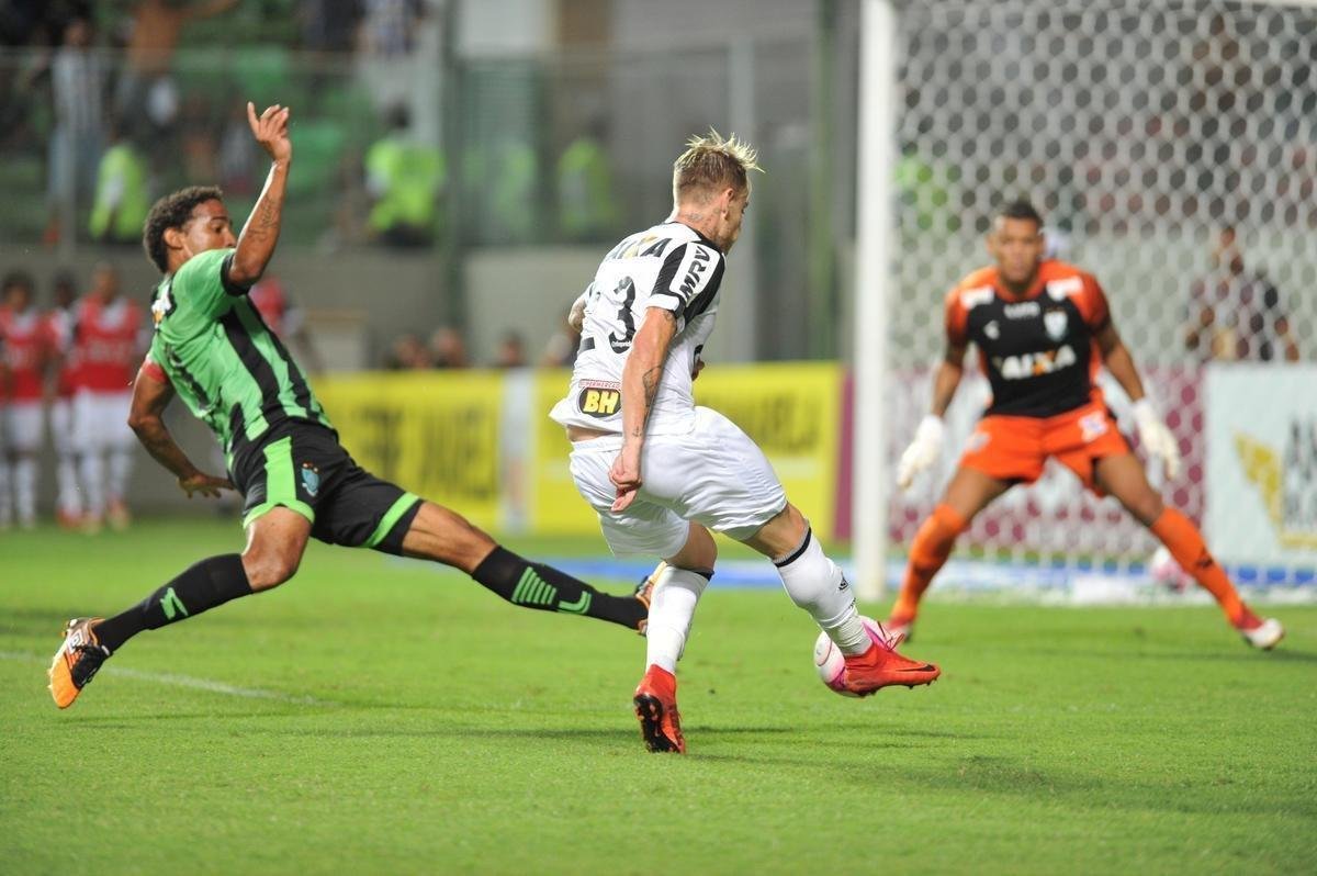 Depois de lances polmicos, Atltico confirmou vitria com gols de Rger Guedes e Ricardo Oliveira