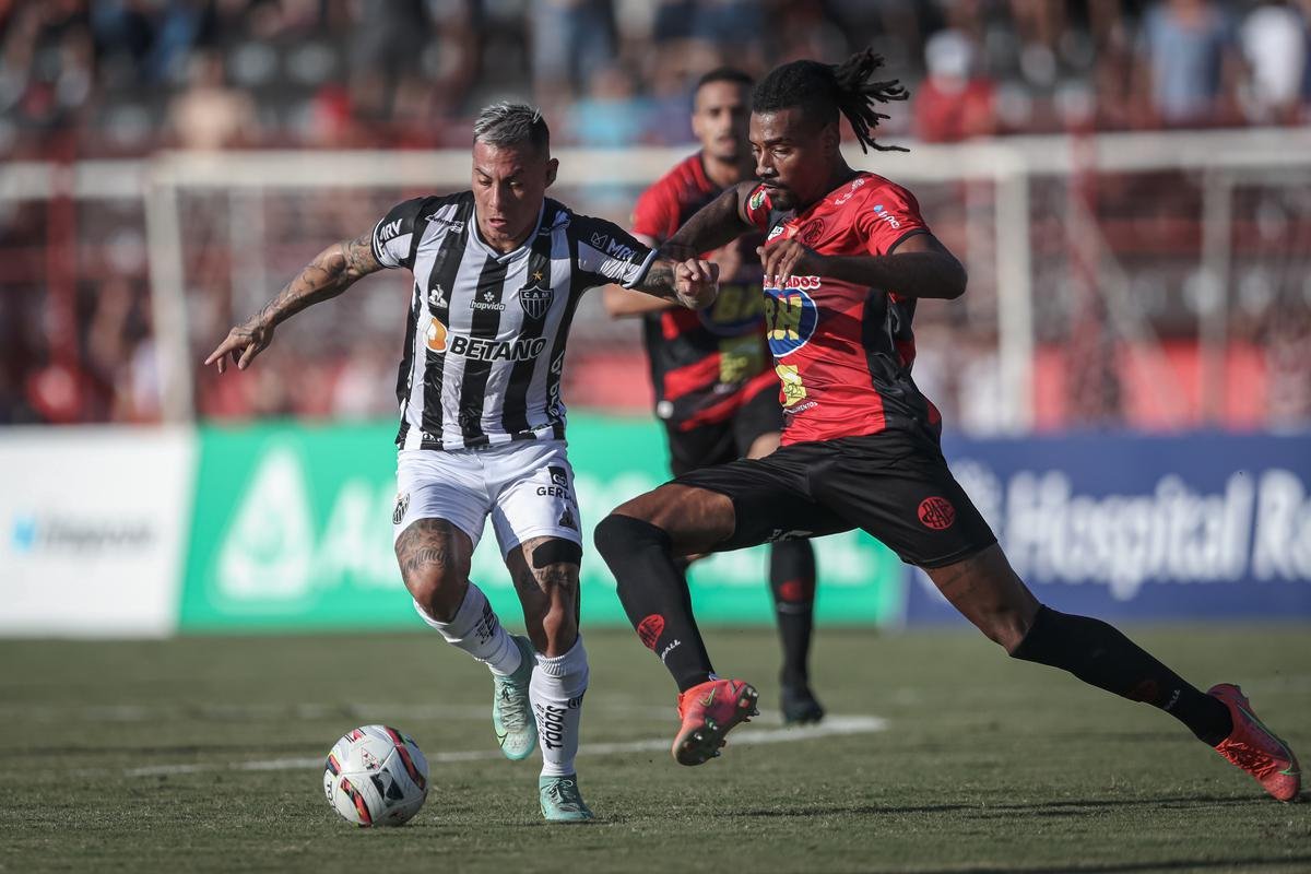 Fotos do jogo entre Pouso Alegre e Atltico, pelo Mineiro