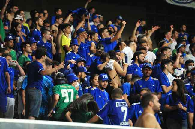 Torcedores do Cruzeiro vaiaram o time aps mais um revs na Srie B do Brasileiro