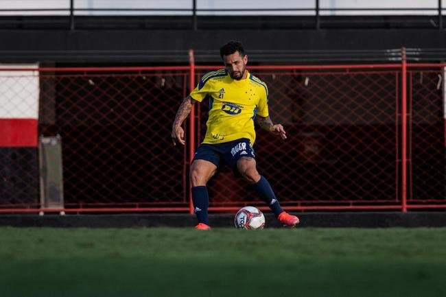 Com atividade no est�dio Ant�nio Accioly, do Atl�tico-GO, o Cruzeiro encerrou a prepara��o para enfrentar o Goi�s, pela 22� rodada da S�rie B. A partida est� marcada para 21h30 desta ter�a-feira, na Serrinha, em Goi�nia.