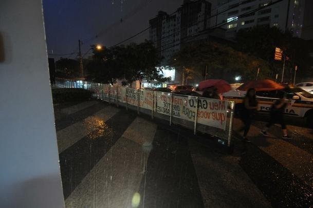 Torcedores do Atltico protestaram contra jogadores, Sette Cmara e Gallo