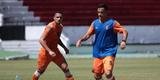 Jogadores do Santa Cruz treinaram no est�dio do Arruda, j� apresentando trabalhos com bola no gramado, sob a supervis�o do t�cnico Itamar Sch�lle. Todos os atletas e os membros da comiss�o t�cnica seguem submetidos �s medidas de afastamento social.