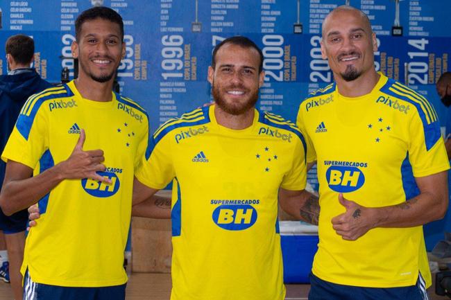 Adriano, Pedro Castro e Maicon de volta aos treinos