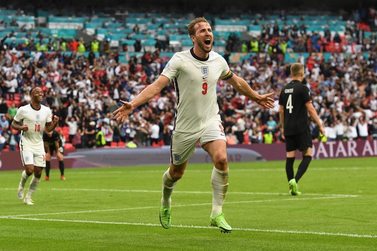 Fotos do gol de Harry Kane, da Inglaterra, sobre a Alemanha, em Wembley. Ingleses venceram por 2 a 0 e avanaram s quartas de final da Eurocopa