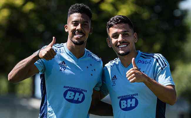 Willian Oliveira e Neto Moura podem voltar a formar dupla de meio-campo do Cruzeiro neste domingo, contra o Náutico