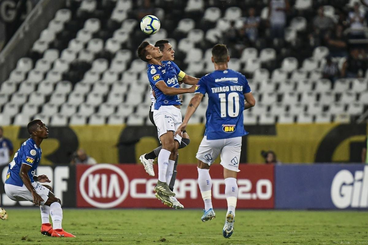 Fotos de Botafogo x Cruzeiro, no estdio Nilton Santos, pela 29 rodada do Brasileiro