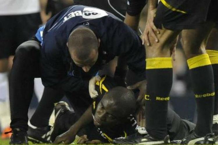 Fabrice Muamba: revelado pelo Arsenal, o ento volante se aposentou precocemente ao ter mal sbito numa partida pelo Bolton em 2012. Depois do colapso, ele anunciou que deixaria o futebol. 
