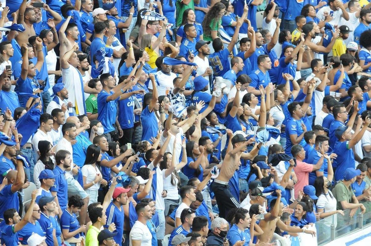 Fotos da torcida do Cruzeiro, no Mineiro, na partida contra a Ponte Preta pela 13 rodada da Srie B do Campeonato Brasileiro. Mineiro recebeu grande pblico mais uma vez