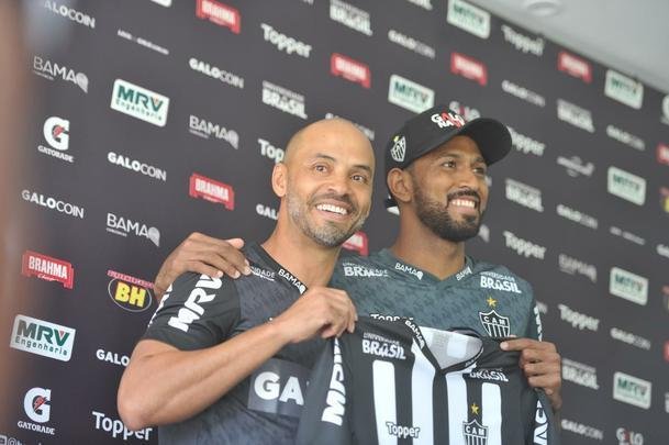 Imagens da apresentao de Maicon Bolt no Atltico