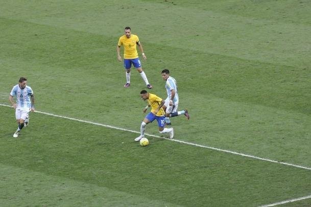 Fotos do primeiro tempo de Brasil x Argentina no Mineiro