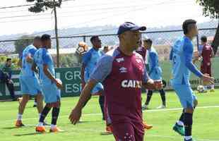 O Cruzeiro fez, nesta tera-feira, o ltimo treino em BH antes da viagem para Santiago, onde enfrenta a Universidad de Chile, pela Copa Libertadores