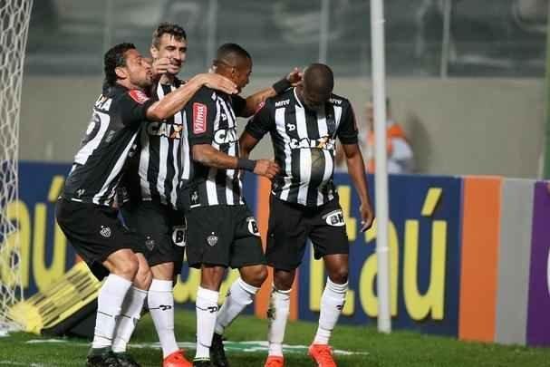 Lance de Atltico x Chapecoense, jogo vlido pelo Campeonato Brasileiro