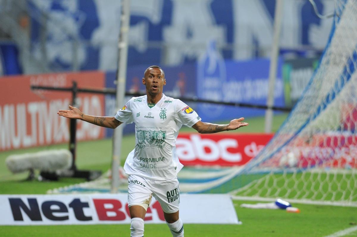 Fotos do clssico de ida da semifinal do Campeonato Mineiro, entre Cruzeiro e Amrica, no Mineiro, em Belo Horizonte