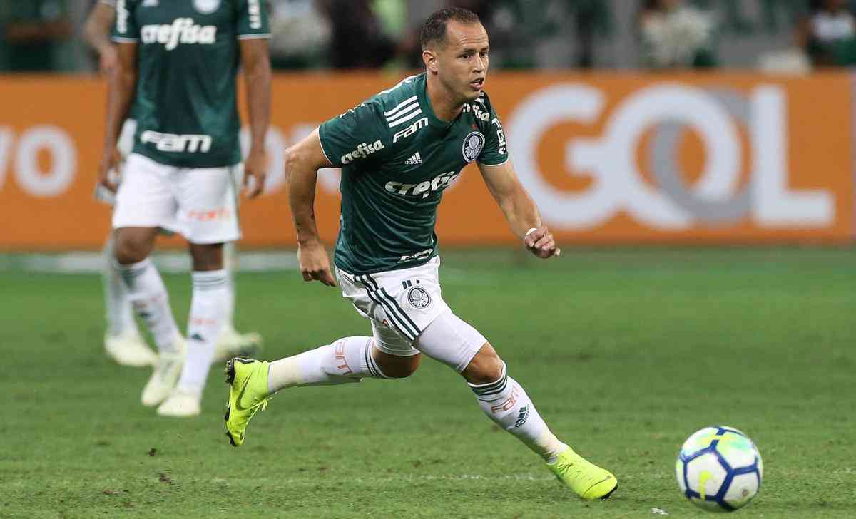 Guerra (meio-campista): aos 35 anos, teve vnculo encerrado com o Palmeiras. Se destacou por sua passagem no Atltico Nacional, da Colmbia, onde foi campeo da Libertadores