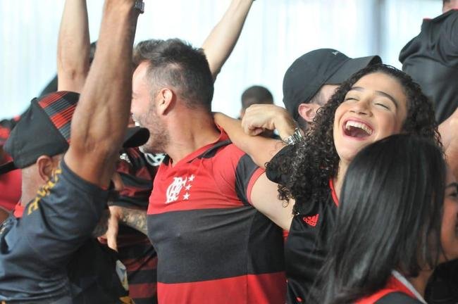 Festa da torcida do Flamengo no Bar Leblon, em BH, com os gols de Gabigol e Bruno Henrique na final da Supercopa do Brasil, em Cuiab. Flamengo virava e fazia 2 a 1.