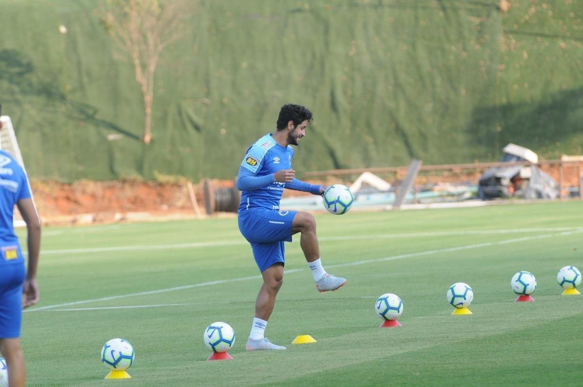Galeria de fotos do treino do Cruzeiro nesta sexta-feira (6/9), na Toca da Raposa II