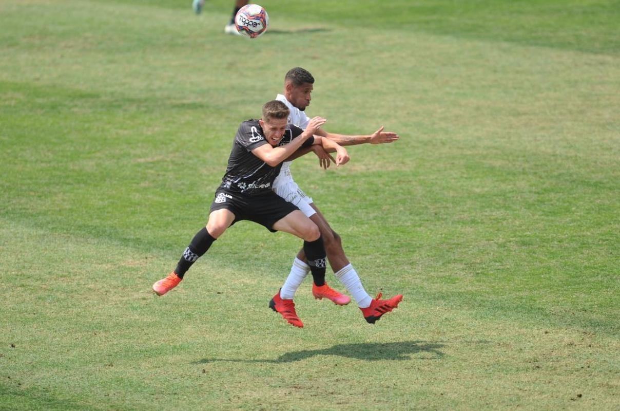 Cruzeiro e Ponte Preta se enfrentaram numa manh de forte calor em Sete Lagoas