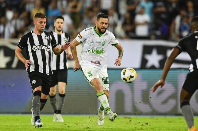 Fotos da partida entre Botafogo e Amrica, pelo duelo de volta das oitavas de final da Copa do Brasil. Jogo foi realizado nesta quinta-feira (14), no estdio Nilton Santos, na cidade do Rio de Janeiro.