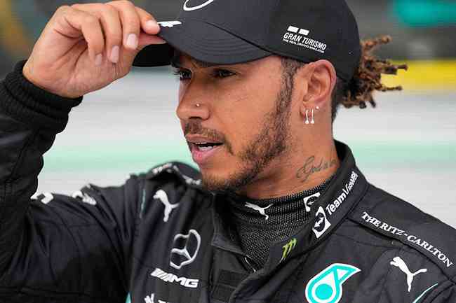 Lewis Hamilton segue na Mercedes nos prximos dois anos 