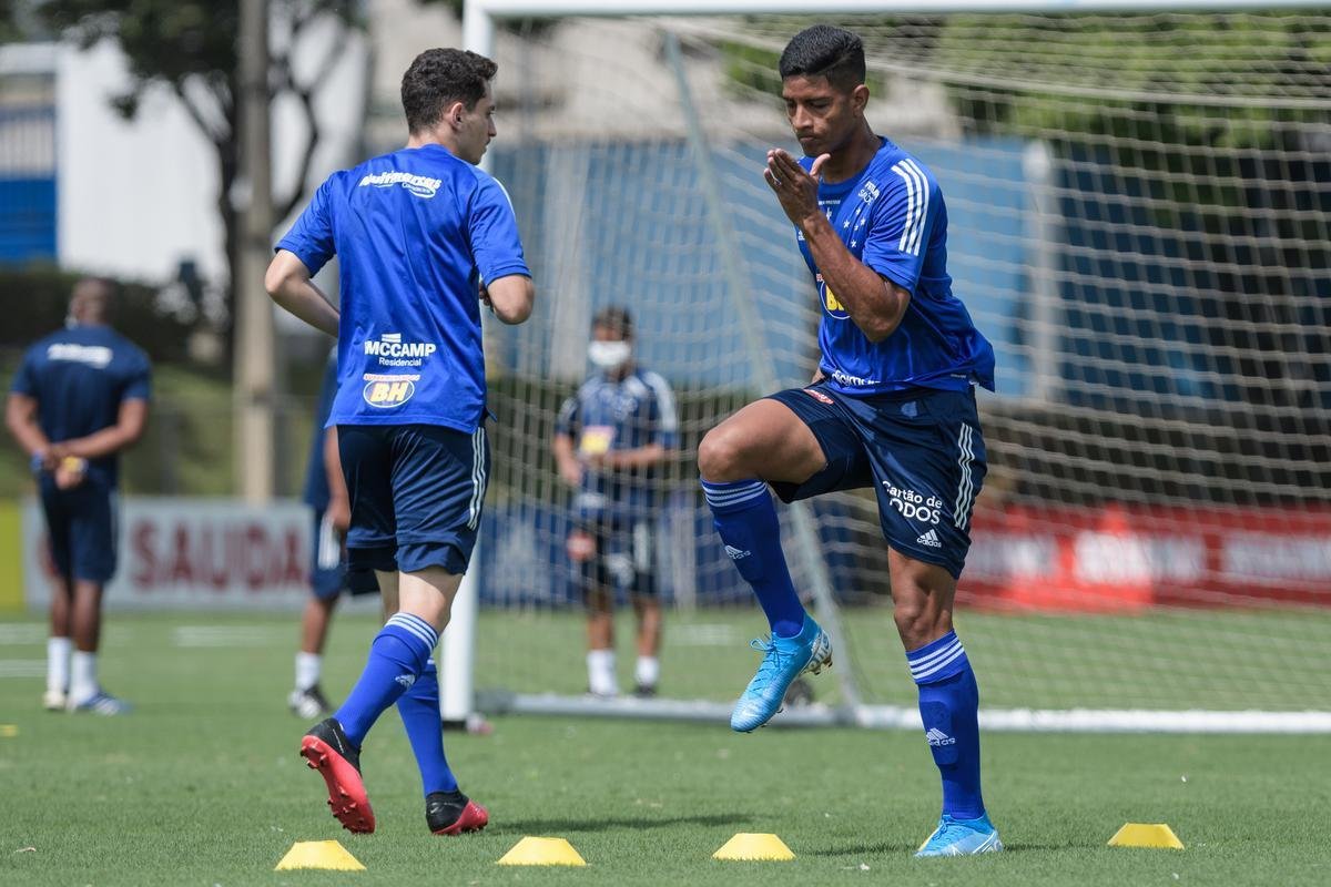 Fotos do primeiro treino de Rafael Sobis na volta ao Cruzeiro, nesta segunda